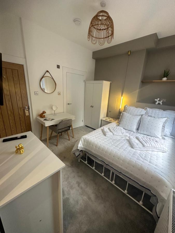 Boutique Nights Aparthotel Eastbourne Exteriör bild